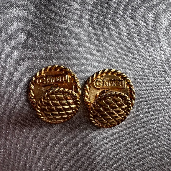 Chanel Gold Round Vintage Cufflinks - Picture 6 of 8